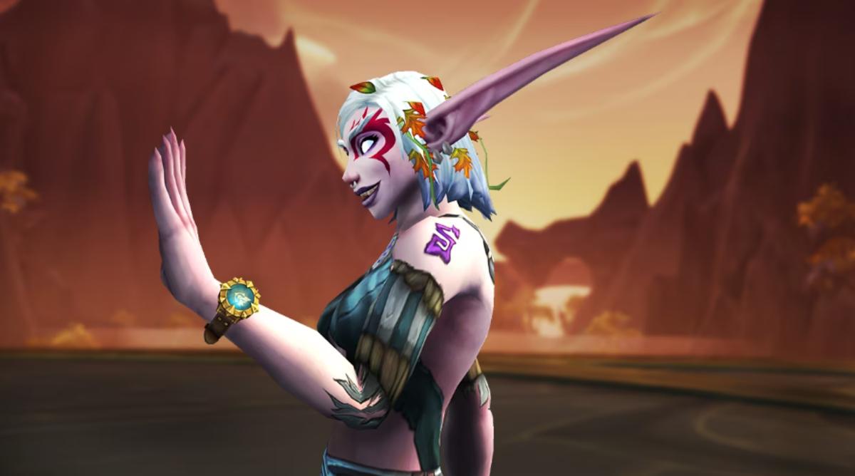 Golden Mobile Timepiece from the Trading Post in World of Warcraft: Dragonflight.